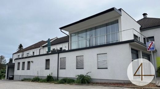 Элитный дом, Atzenbrugg, Politischer Bezirk Tulln