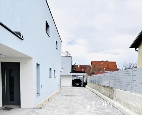 Luxus-Haus in Gerasdorf bei Wien, Politischer Bezirk Korneuburg