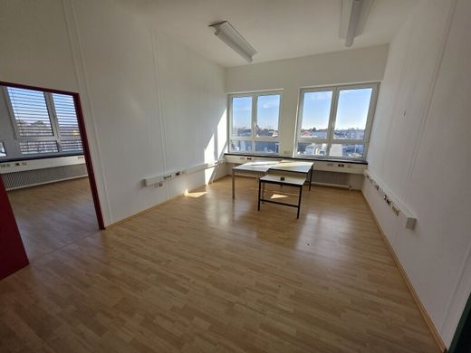 Office in Tribuswinkel, Politischer Bezirk Baden
