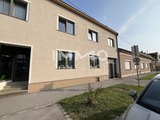 Office in Deutsch-Wagram, Politischer Bezirk Gänserndorf
