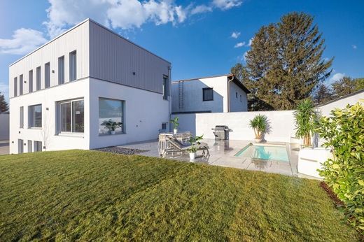 Luxury home for sale in Langenzersdorf
