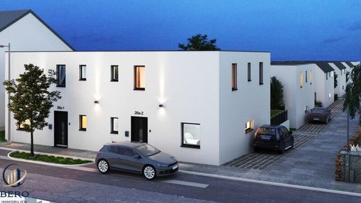 Luxury home in Schwechat, Politischer Bezirk Bruck an der Leitha