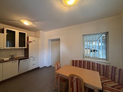 Офис, Нойзидль-ам-Зее, Politischer Bezirk Neusiedl am See