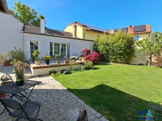 Luxury home in Pfaffstätten, Politischer Bezirk Baden