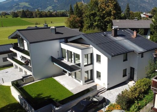 Saalfelden am Steinernen Meer, Politischer Bezirk Zell am Seeのアパートメント