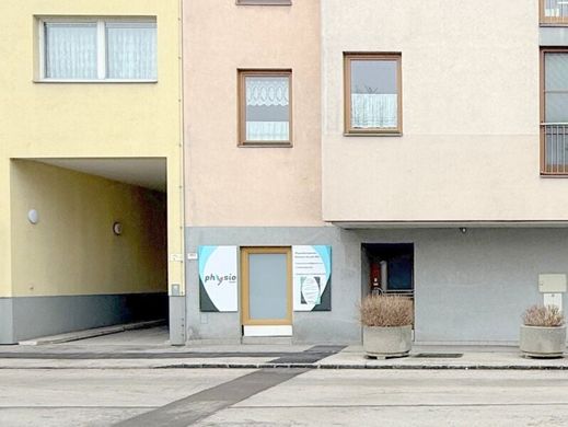 Office in Klosterneuburg, Politischer Bezirk Tulln