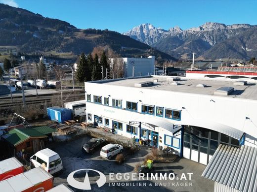Office in Saalfelden am Steinernen Meer, Politischer Bezirk Zell am See