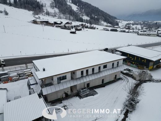 Office in Saalfelden am Steinernen Meer, Politischer Bezirk Zell am See