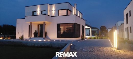 Casa di lusso a Gänserndorf, Politischer Bezirk Gänserndorf