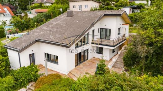 Villa in Hainburg an der Donau, Politischer Bezirk Bruck an der Leitha