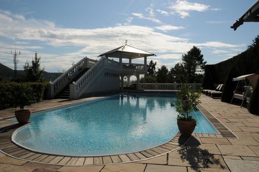 Villa in Hainburg an der Donau, Politischer Bezirk Bruck an der Leitha