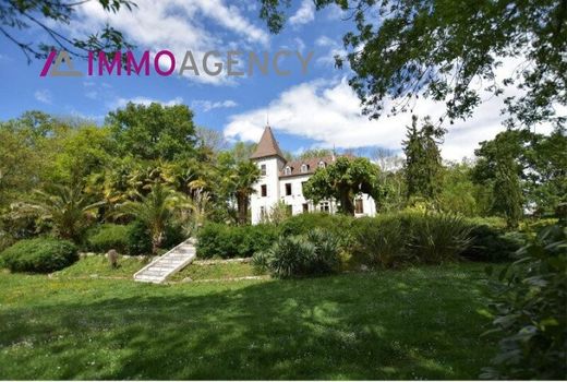 Schloss / Burg in Lourdes, Hautes-Pyrénées