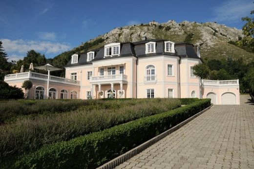 Villa à Hainburg an der Donau, Politischer Bezirk Bruck an der Leitha