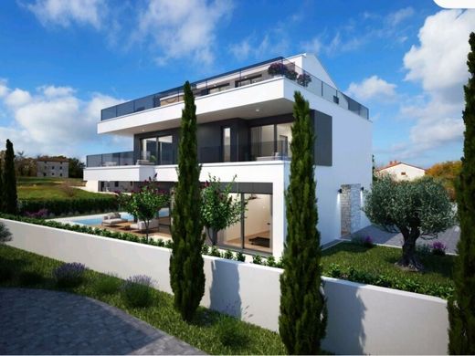 Villa a Parenzo, Grad Poreč