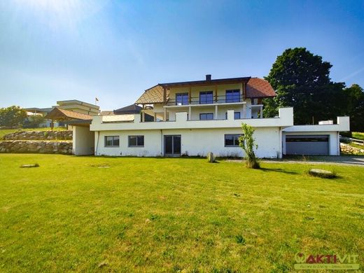 Lüks ev Empersdorfberg, Politischer Bezirk Leibnitz