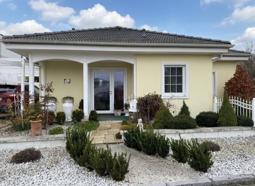 Luxury home in Trautmannsdorf an der Leitha, Politischer Bezirk Bruck an der Leitha