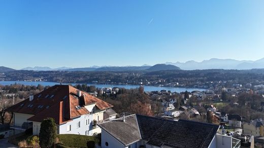 Teren w Velden am Wörthersee, Politischer Bezirk Villach Land