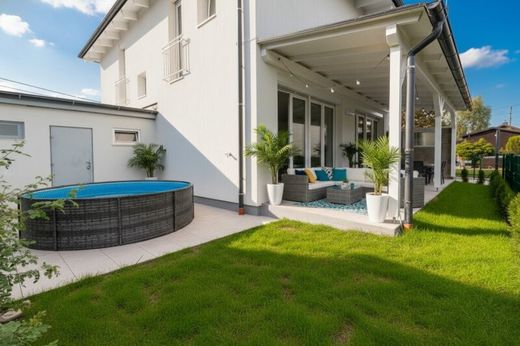 호화 저택 / Gerasdorf bei Wien, Politischer Bezirk Korneuburg