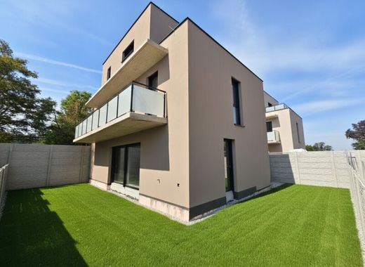 Lüks ev Deutsch-Wagram, Politischer Bezirk Gänserndorf