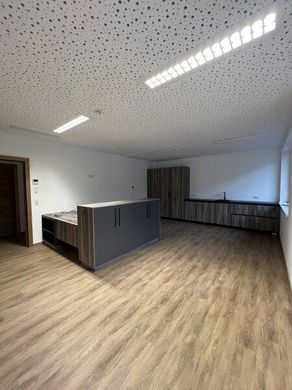 Γραφείο σε Mils bei Imst, Politischer Bezirk Imst