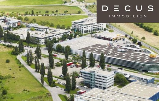 Oficina en Schwechat, Politischer Bezirk Bruck an der Leitha