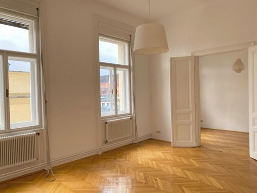 Apartment in Baden bei Wien, Politischer Bezirk Baden