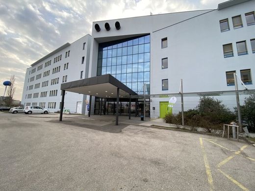 Office in Wiener Neudorf, Politischer Bezirk Mödling