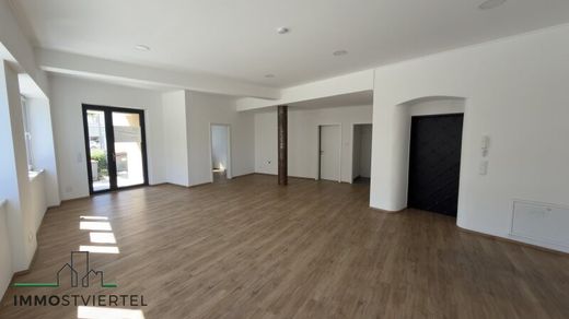Office in Ybbs an der Donau, Politischer Bezirk Melk