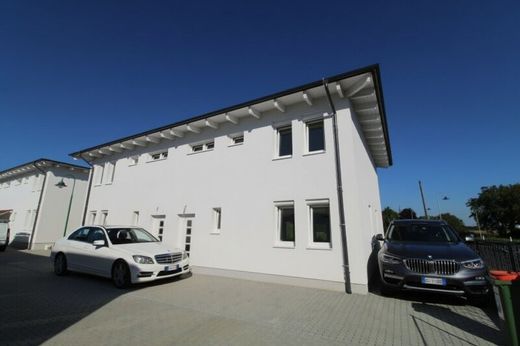 Maison de luxe à Gerasdorf bei Wien, Politischer Bezirk Korneuburg