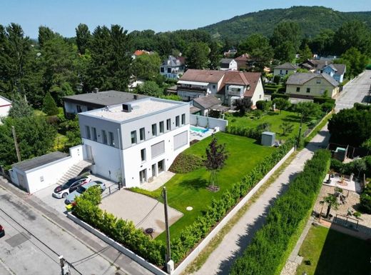 Luxury home for sale in Langenzersdorf
