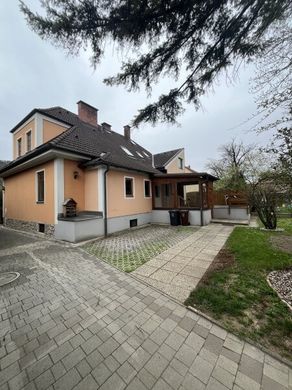 Office in Berndorf, Politischer Bezirk Baden