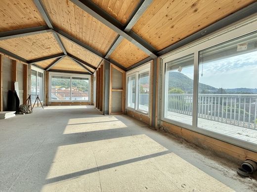 Biuro w Hainburg an der Donau, Politischer Bezirk Bruck an der Leitha