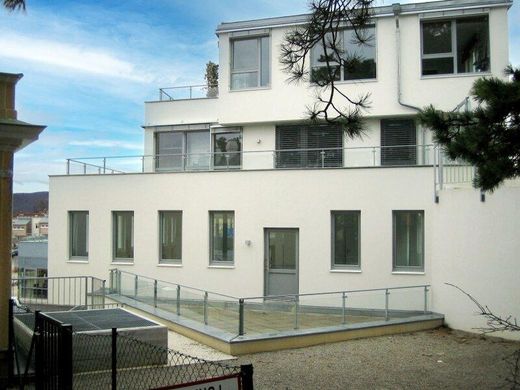 Gießhübl, Politischer Bezirk Mödlingのオフィス