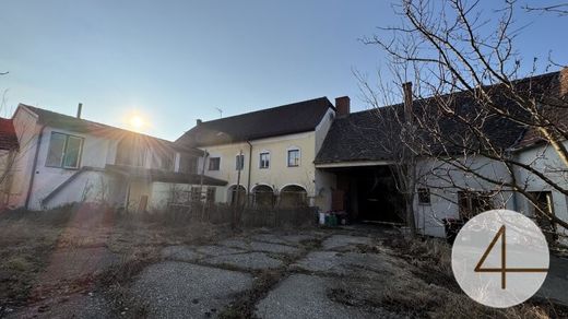 Maison de luxe à Horn, Politischer Bezirk Horn