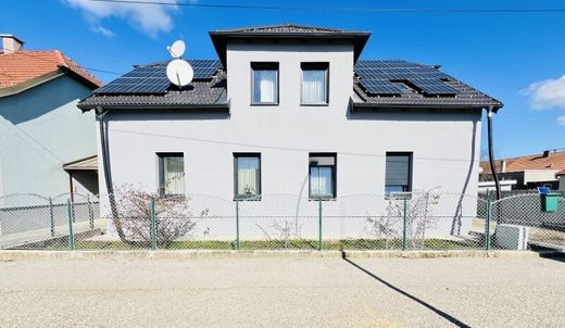 Luxury home in Herzogenburg, Politischer Bezirk Sankt Pölten