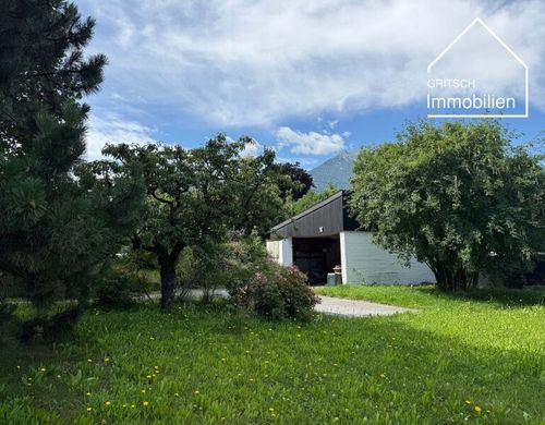 地皮  Mutters, Politischer Bezirk Innsbruck Land