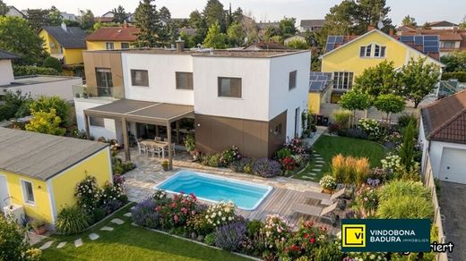 Maison de luxe à Lanzendorf, Politischer Bezirk Bruck an der Leitha