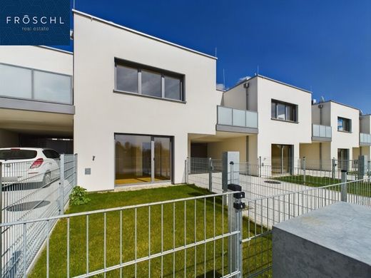 منزل ﻓﻲ Wolkersdorf im Weinviertel, Politischer Bezirk Mistelbach