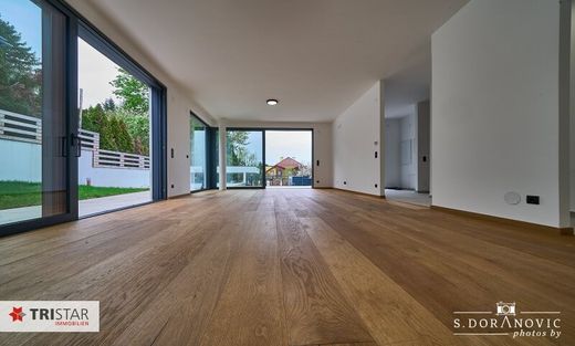 Luxury home in Maria Enzersdorf, Politischer Bezirk Mödling