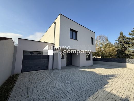 Luxury home in Strasshof an der Nordbahn, Politischer Bezirk Gänserndorf