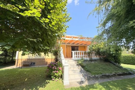 Luxury home in Alland, Politischer Bezirk Baden