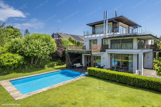 Villa Brunn am Gebirge, Politischer Bezirk Mödling