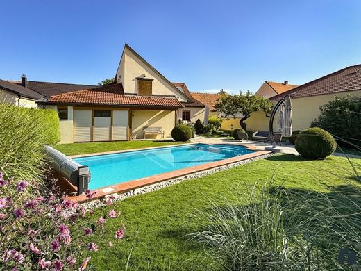 Luxury home in Langenschönbichl, Politischer Bezirk Tulln