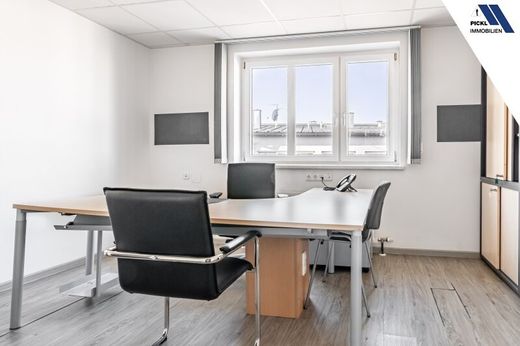 Office in Traun, Politischer Bezirk Linz-Land