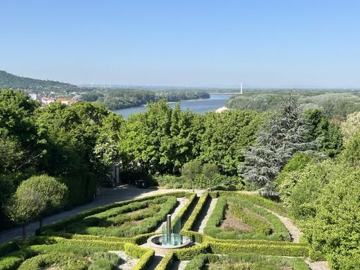 Вилла, Hainburg an der Donau, Politischer Bezirk Bruck an der Leitha