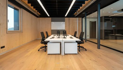 Biuro w Mannsdorf an der Donau, Politischer Bezirk Gänserndorf