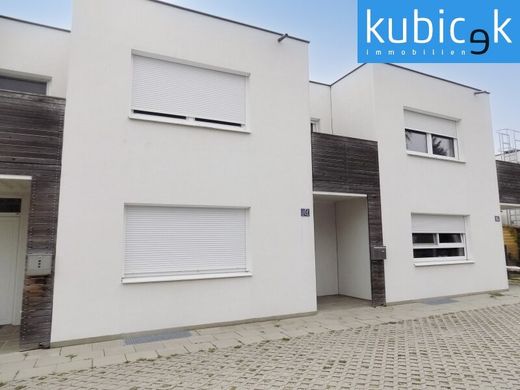 Элитный дом, Deutsch-Wagram, Politischer Bezirk Gänserndorf