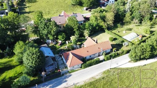 Land in Breitenfurt bei Wien, Politischer Bezirk Mödling