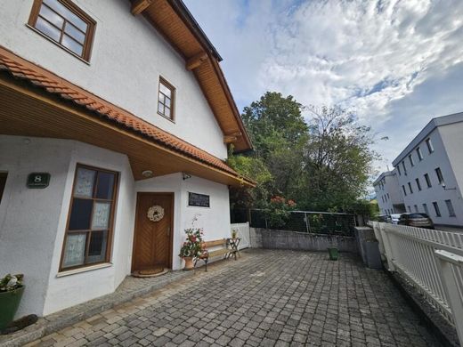 Büro in Gmunden, Politischer Bezirk Gmunden