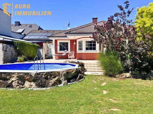 Luxus-Haus in Bruck an der Leitha, Politischer Bezirk Bruck an der Leitha